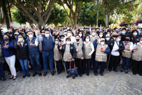 Inicia Eduardo Rivera el programa de mantenimiento de camellones y parques