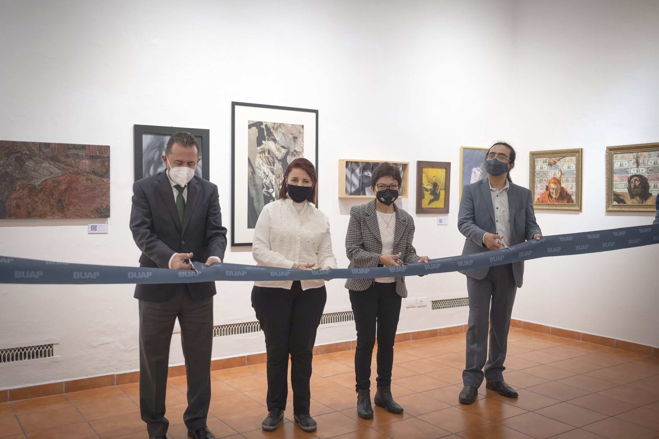 La Rectora Lilia Cedillo Ramírez inaugura Catarsis, la luz entre sombras, exposición de estudiantes de Artes Plásticas y Audiovisuales￼
