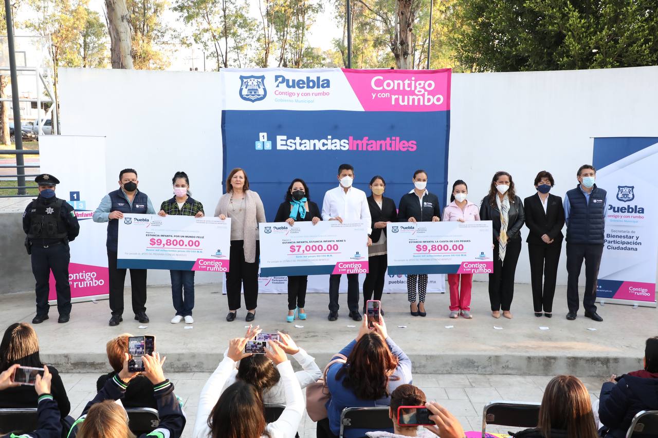 Entrega Ayuntamiento de Puebla estímulos y apoyos del programa de Estancias Infantiles