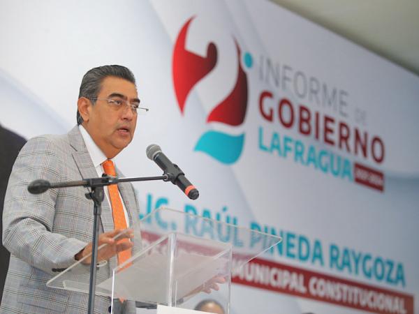 El gobernador Sergio Salomón asistió al segundo informe de gobierno del presidente municipal, Raúl Pineda Raygoza
