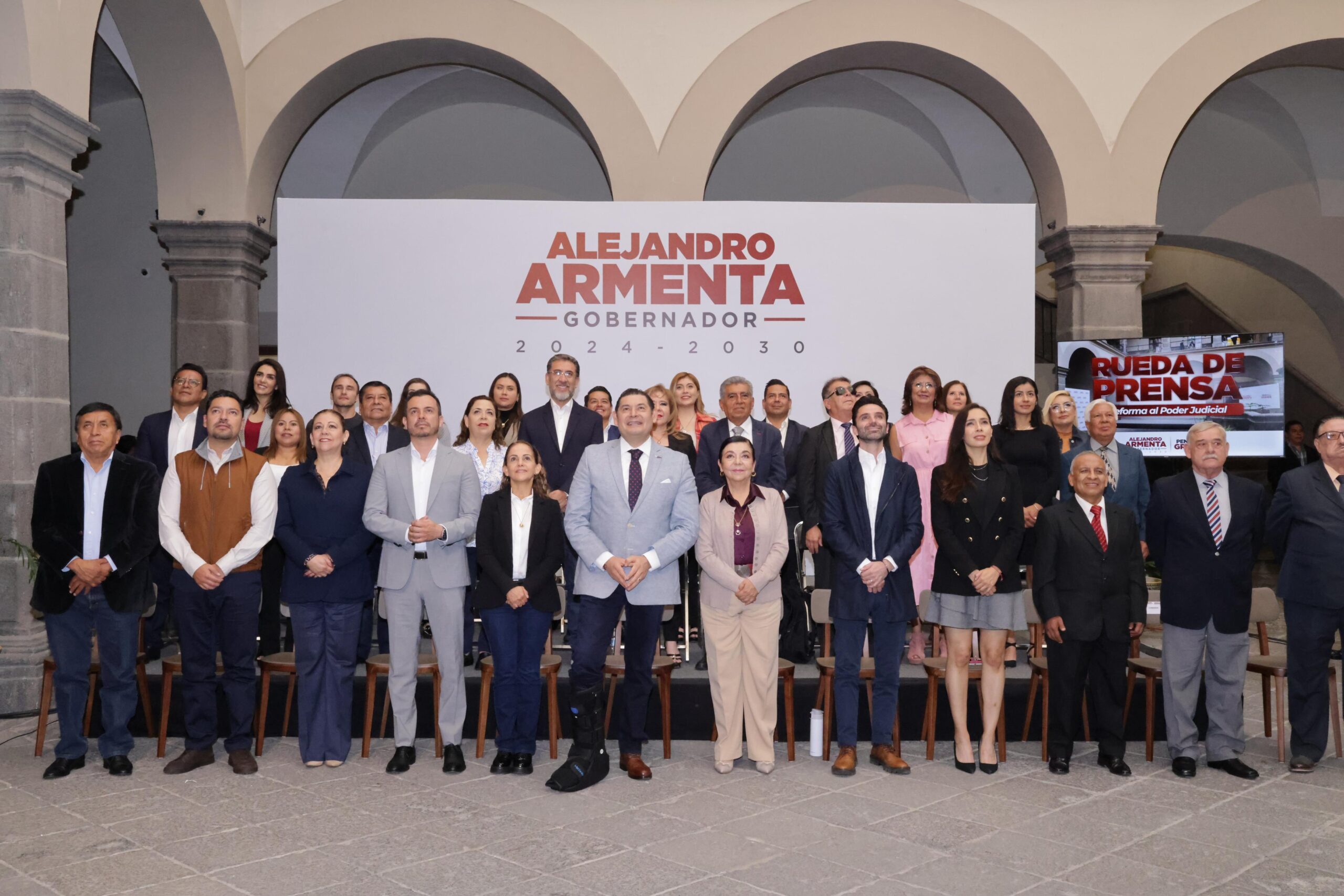 El comité de transición del gobierno electo presentó a 4 integrantes más