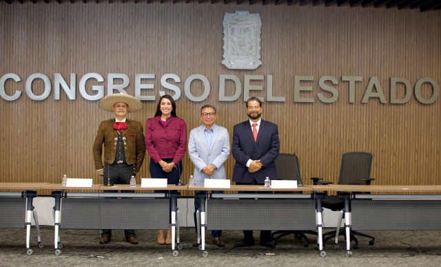 Presenta José Luis Figueroa programas de apoyo para estudiantes de la zona sur
