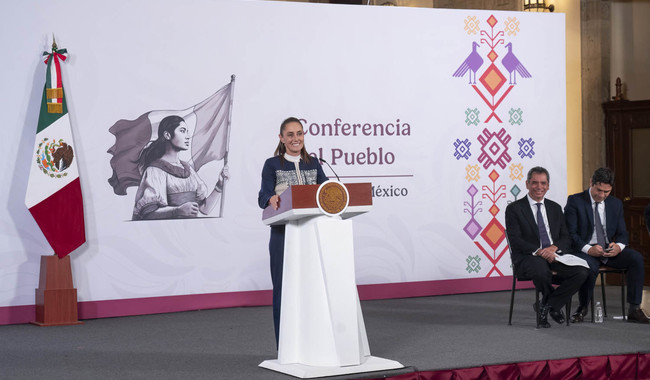 Sin aumentar impuestos y combatiendo la evasión fiscal, en 2025 se logró récord de recaudación con 487 mil 446 mdp más en 2024: Presidenta