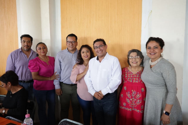 Reconoce diputado Pável Gaspar labor de maestras y maestros de la Mixteca Poblana