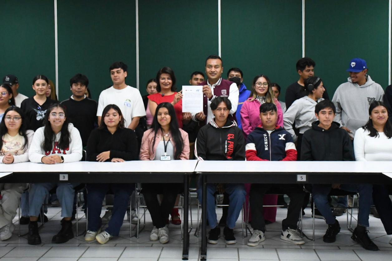 UTH y Ayuntamiento de Huejotzingo garantizan titulación gratuita para 100 estudiantes