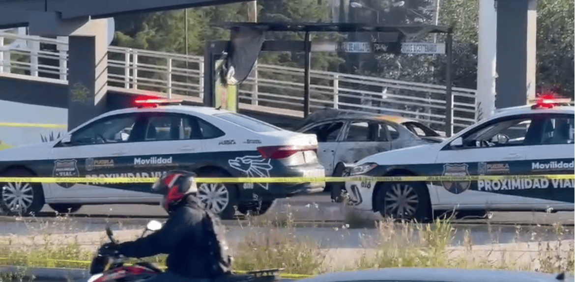 Auto incendiado ocultaba un doble crimen en Puebla; encuentran dos cuerpos calcinados