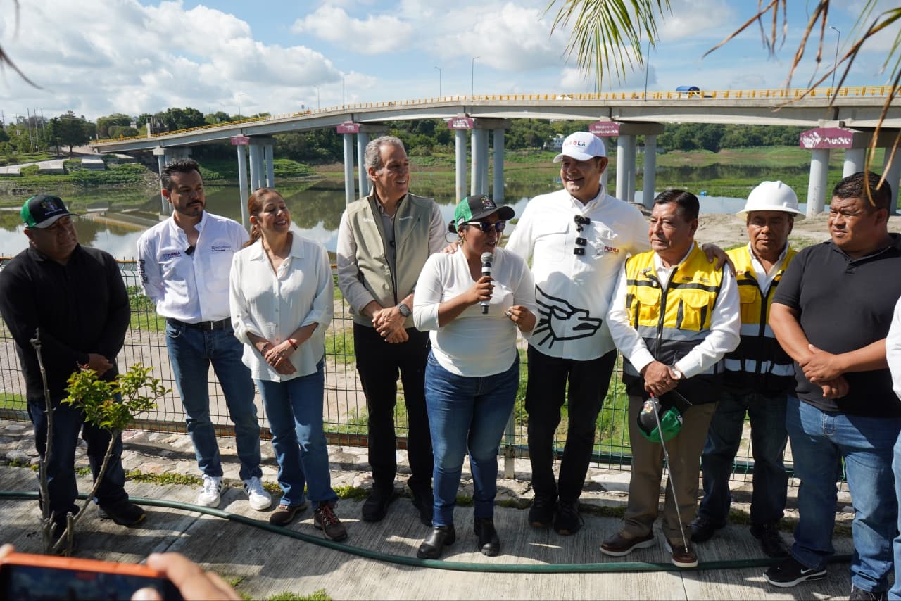 Supervisan Armenta y Chedraui Puente Vehicular de la Transformación