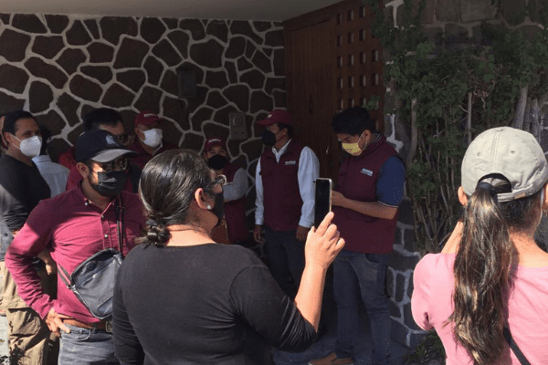 Morenistas se manifiestan en la sede; acusan imposiciones en candidaturas a diputaciones federales