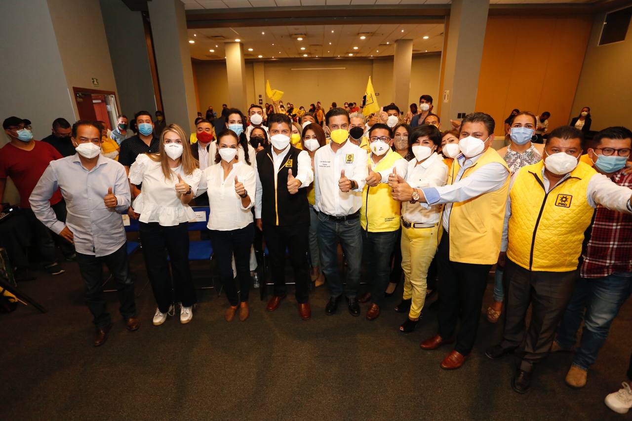Presenta PRD a Eduardo Rivera como candidato