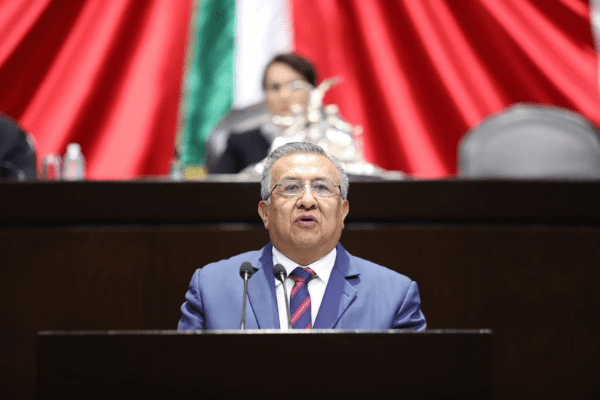 Suspende Morena los derechos partidarios a Saúl Huerta