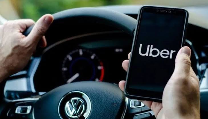 Uber ofrece descuentos a adultos mayores que vayan a vacunación