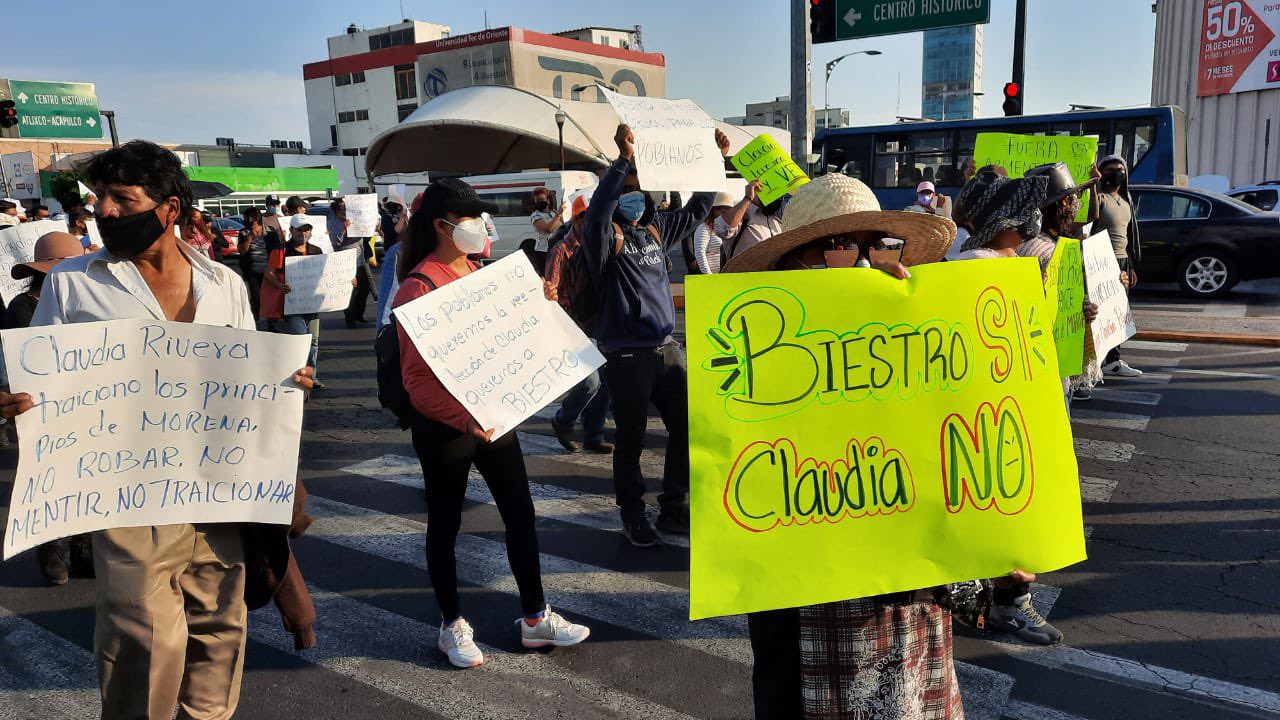 Morenistas inconformes con designación de candidatos toman las calles; se les une Gabriel Biestro y Nora Merino