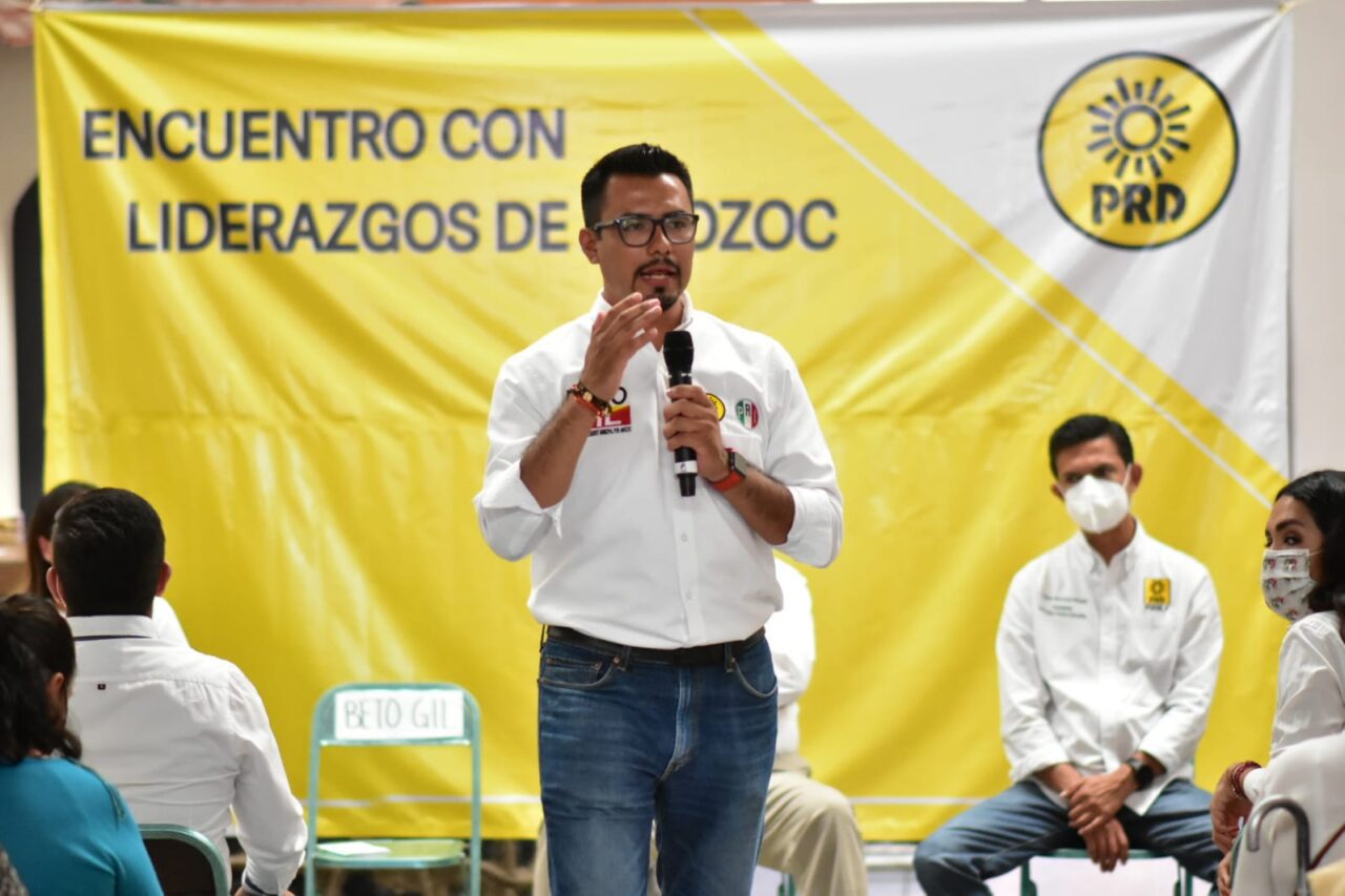 Recibe Beto Gil apoyo de líderes del PRD en Amozoc
