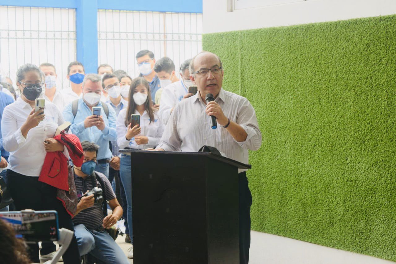 Debemos votar por la democracia y no por la dictadura: Felipe Calderón