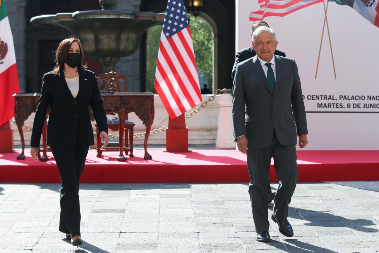 ¿De qué habló Kamala Harris con AMLO durante su visita a México?