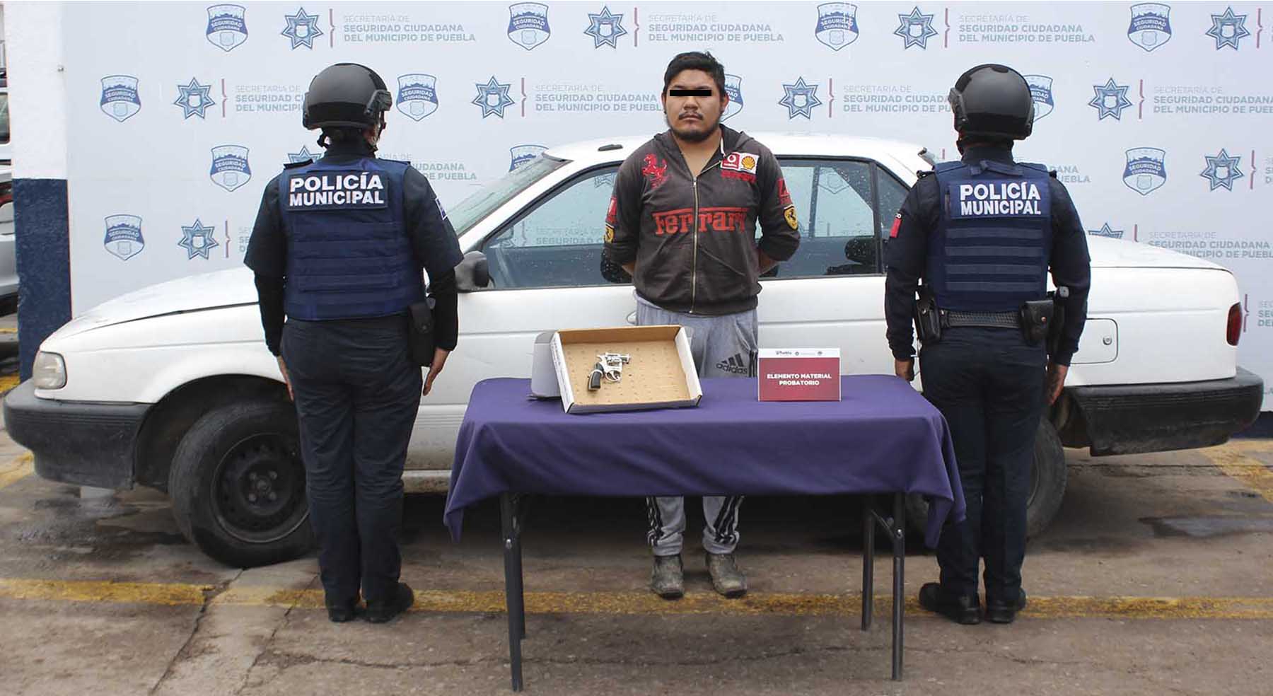 Detiene Policía Municipal de Puebla a hombre presuntamente dedicado a la venta ilícita de armas de fuego