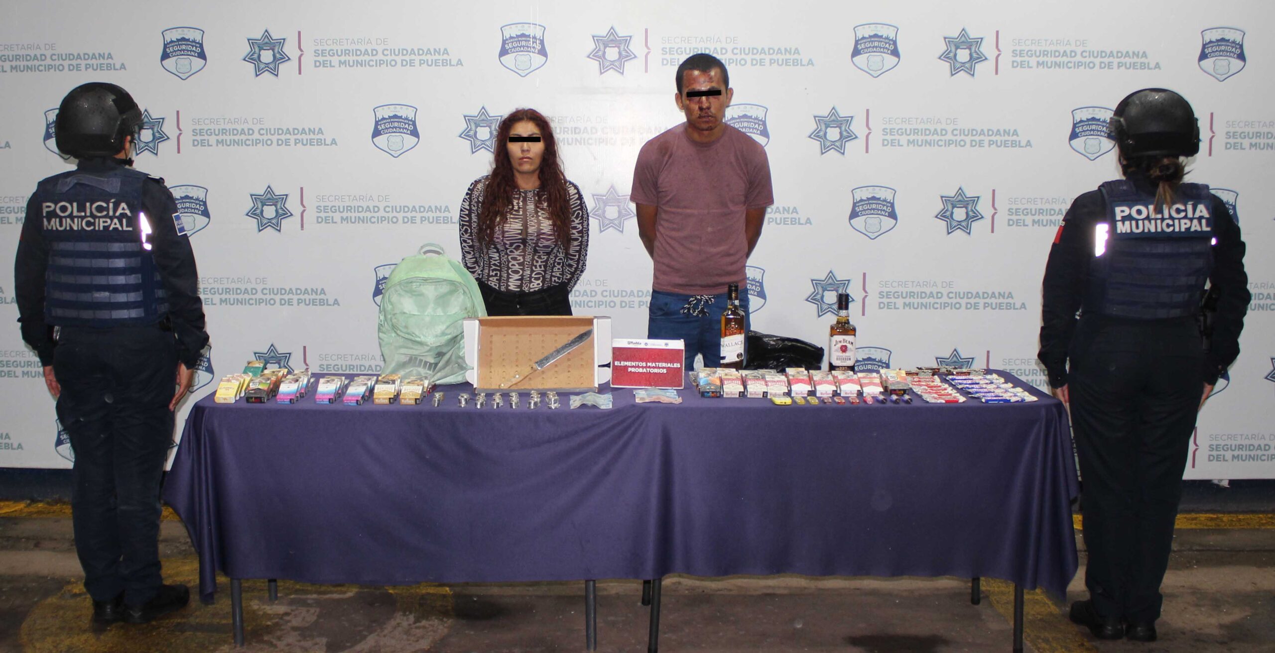 Detienen fuerzas municipales de Puebla a dos probables asaltantes de tiendas OXXO