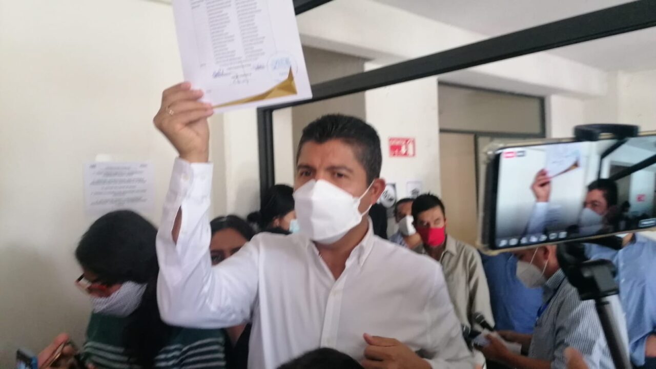 Recibe Eduardo Rivera Pérez constancia de mayoría relativa como presidente electo de Puebla capital