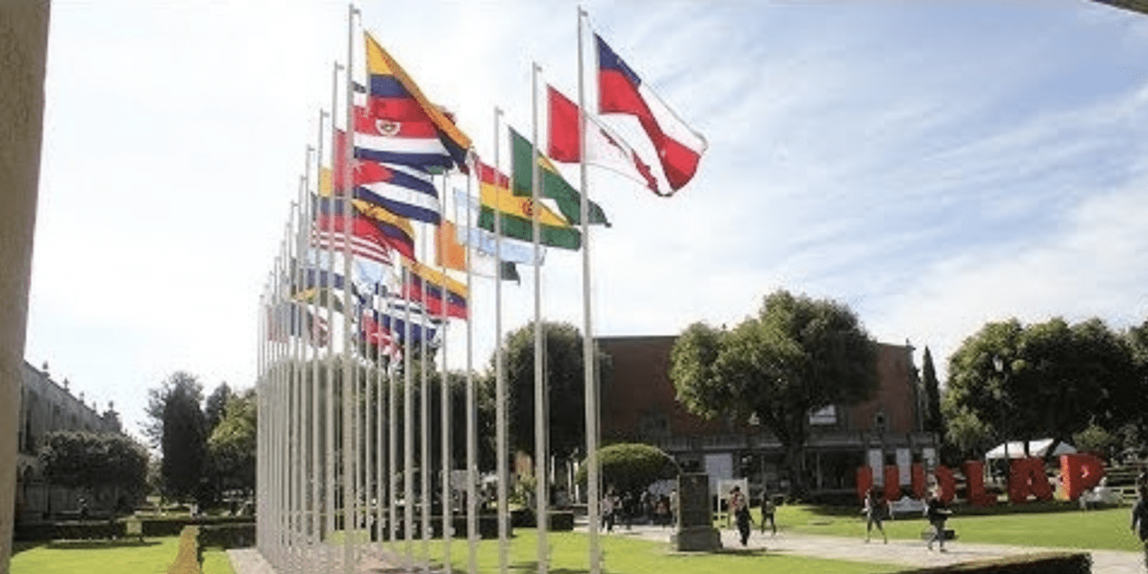 Advierte Armando Ríos Piter que por conflicto legal no se podrá pagar salario a los trabajadores de la UDLAP