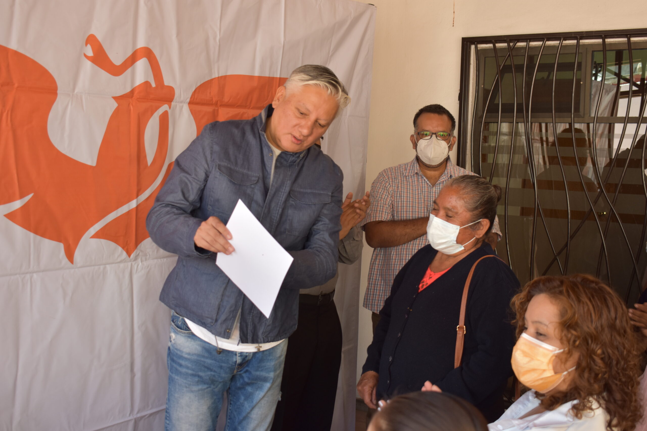 Entrega Movimiento Ciudadano constancias a 30 regidores electos