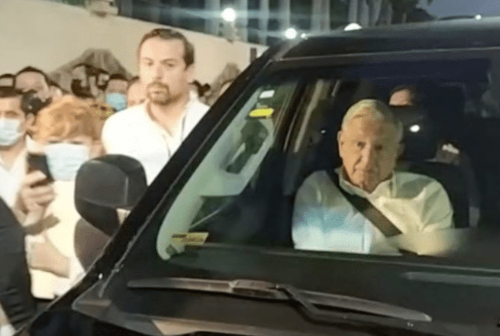 Retienen maestros de la CNTE al Presidente de México, Andrés Manuel López Obrador, y le impiden llegar a la «mañanera»