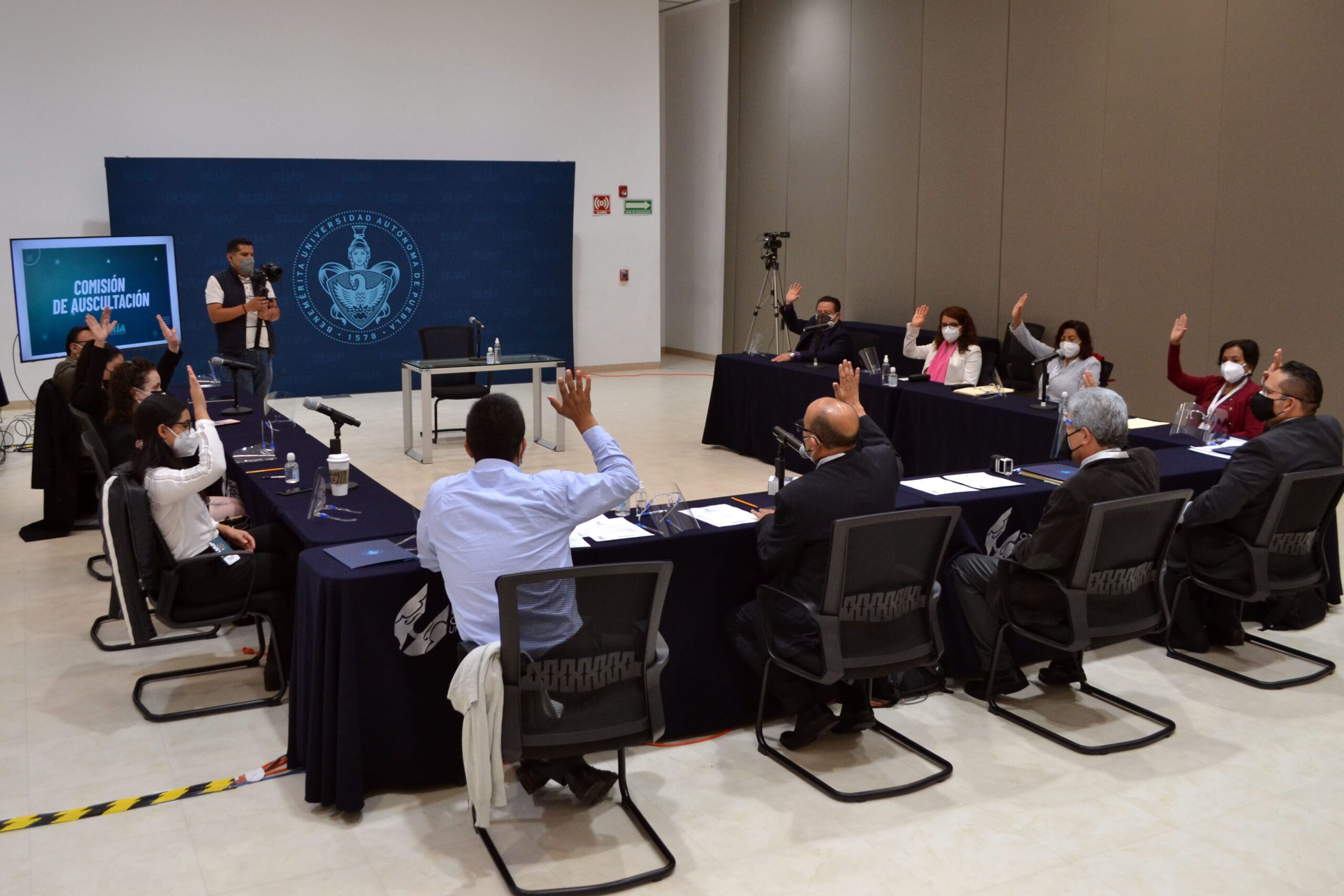 Entregan constancias de idoneidad como candidatas y candidatos a la Rectoría de la BUAP