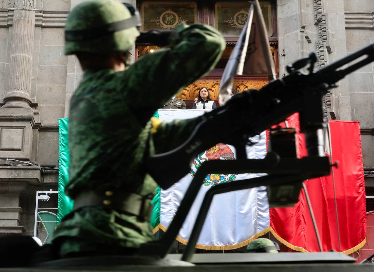 Con acto cívico y desfile, celebra Ayuntamiento de Puebla el 211 Aniversario del Inicio de la Independencia