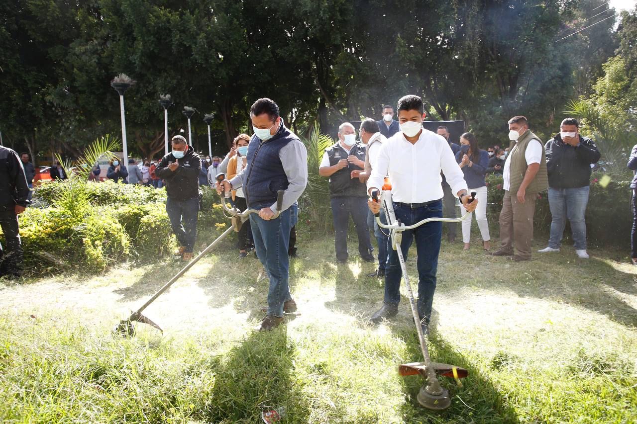 Inicia Eduardo Rivera con programa de mantenimiento para camellones y parques