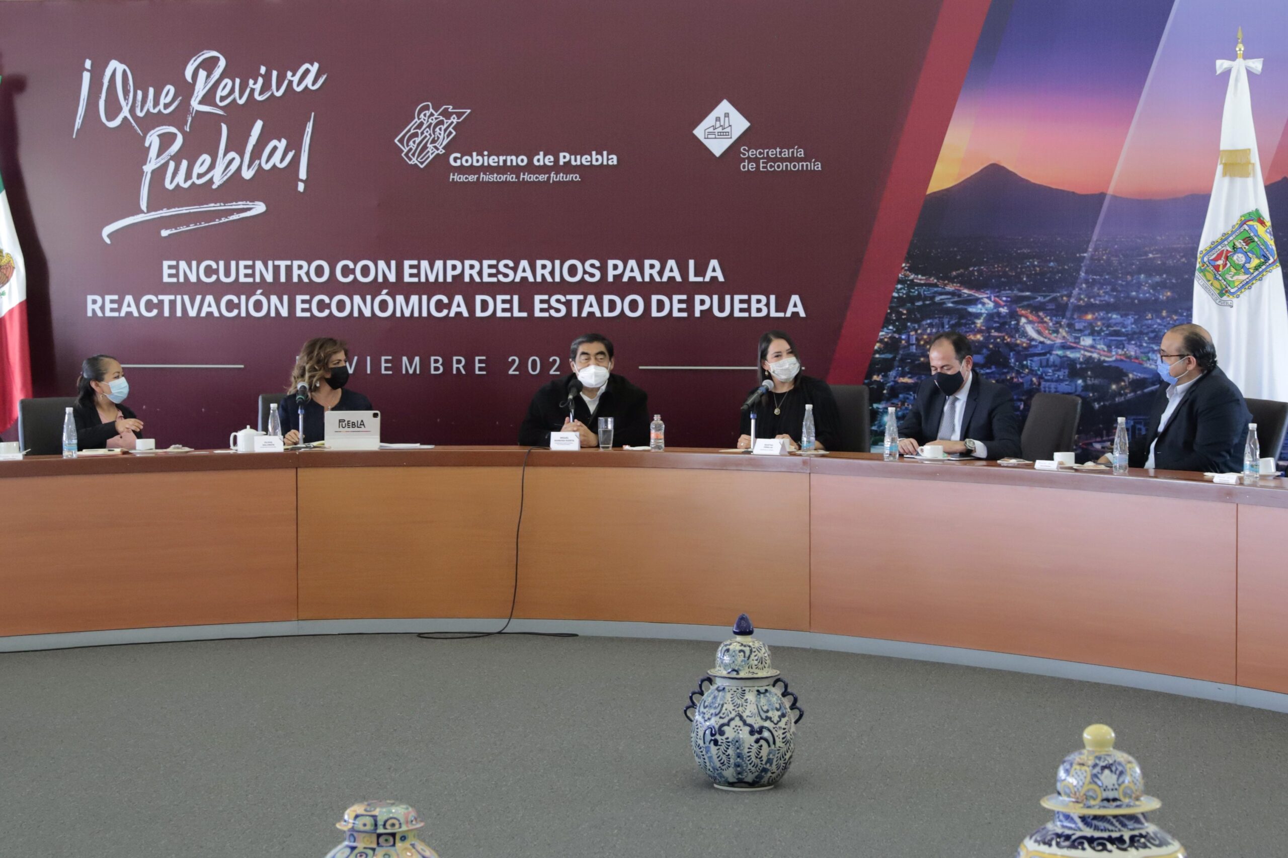 Llama Miguel Barbosa a empresarios a mantener acciones para apertura económica