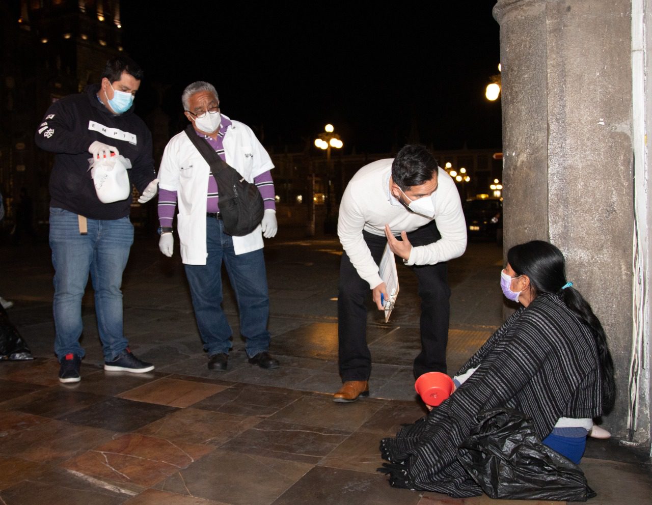 Brinda SMDIF refugio y alimento a personas en situación de calle en el Dormitorio Municipal
