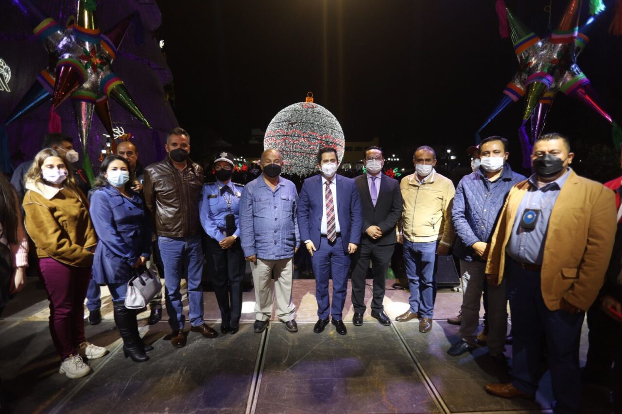 El árbol más alto del país y la esfera monumental de Chignahuapan, listos para recibir a turistas.