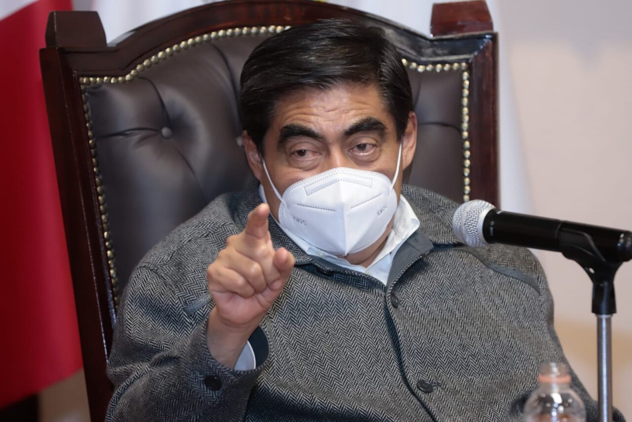 Se contagia de Covid – 19 el Gobernador de Puebla, Miguel Barbosa
