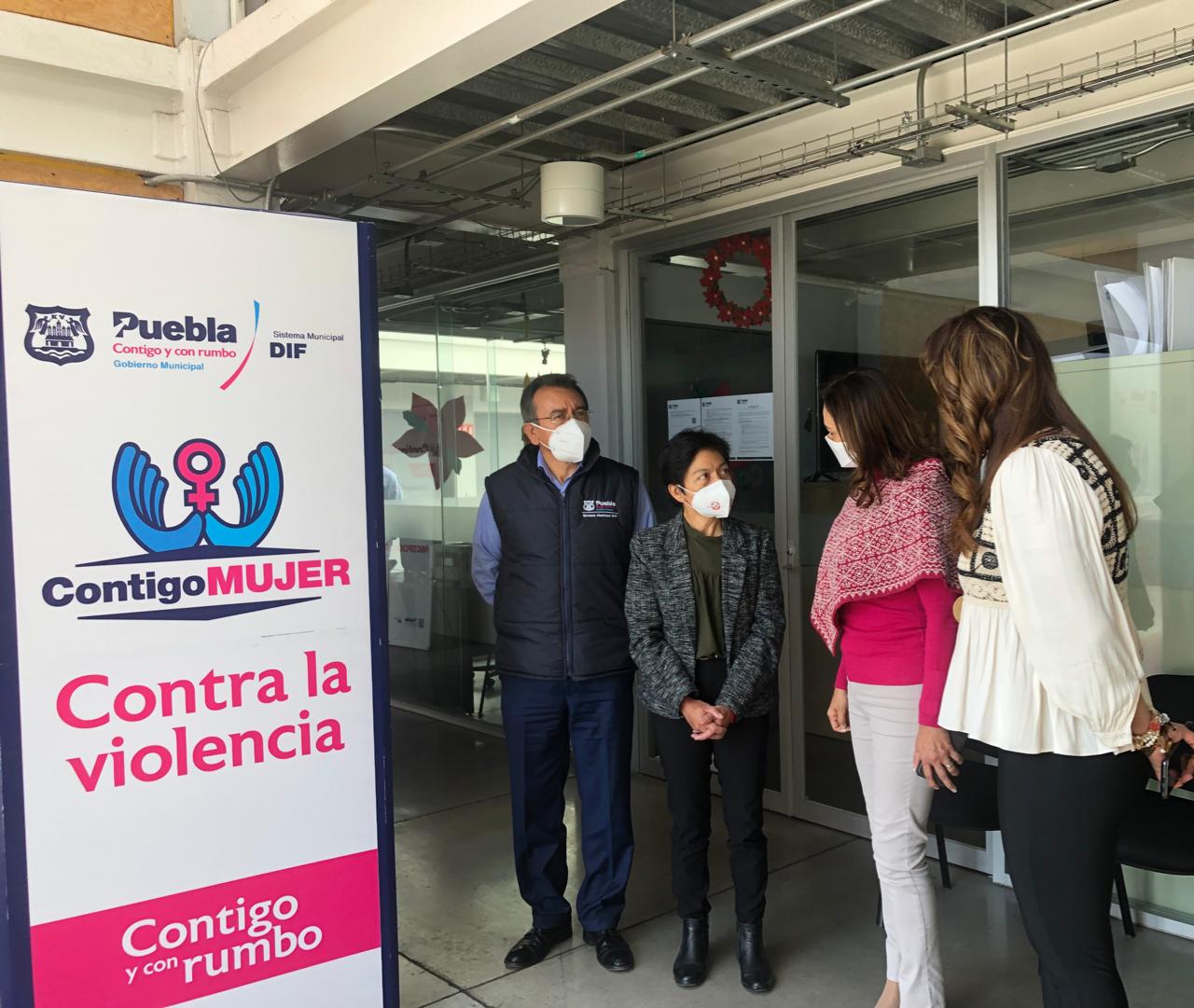 Visitan presidenta del SMDIF y rectora de la BUAP instalaciones del Centro de Día