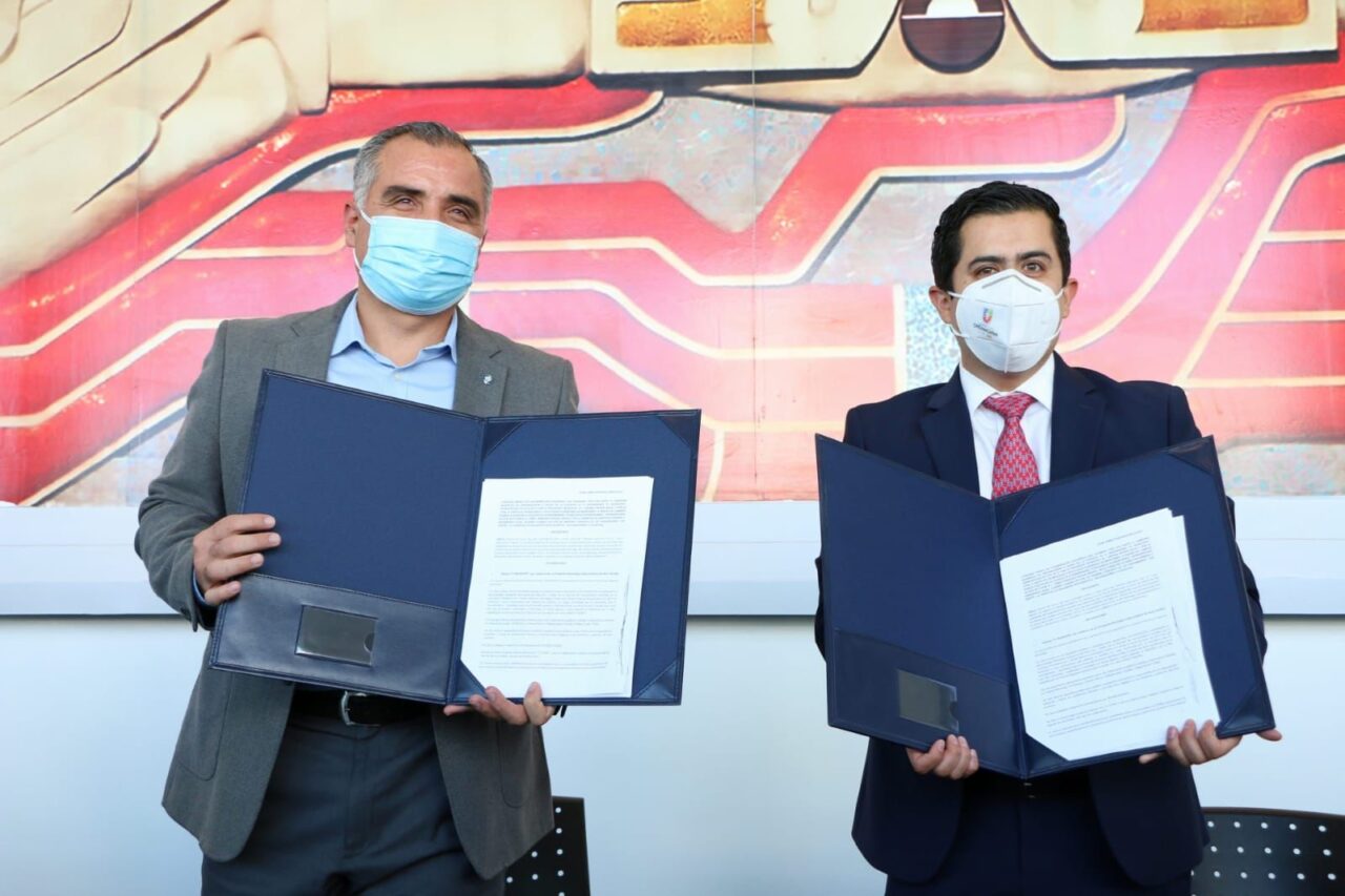 Lorenzo Rivera firma de convenio de colaboración con el Tecnológico de Monterrey Campus Puebla.