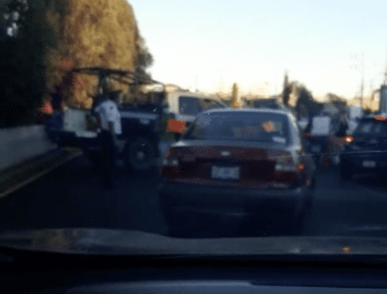 Tercer día de caos en la Recta a Cholula por manifestación de comunidad UDLAP