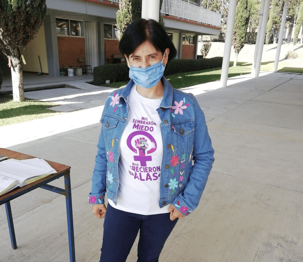 Feminismo, crisis, violencia, guerra y medios – Tres Chimeneas