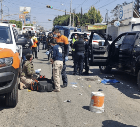 Explota camioneta cargada con pirotecnia; hubo ocho heridos