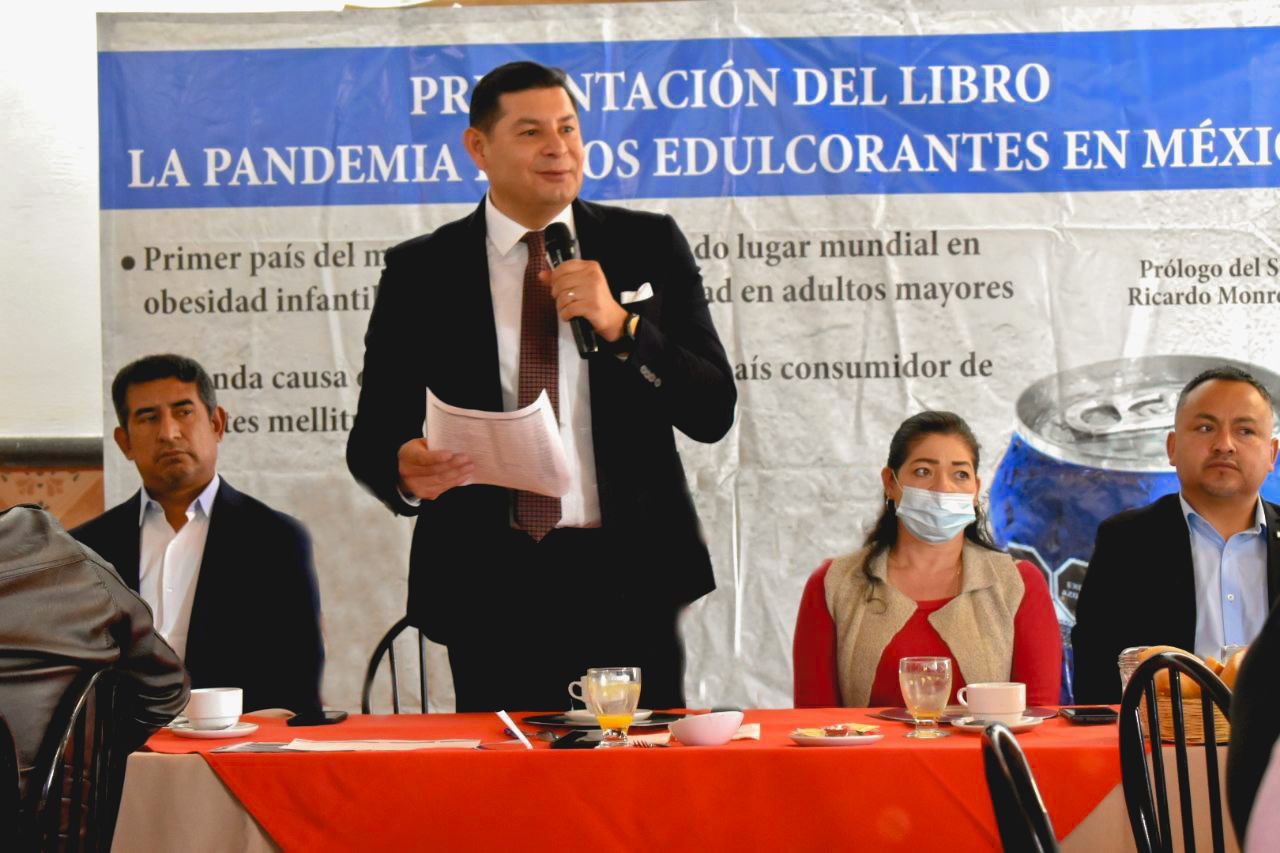 Diálogo permanente con los empresarios, ofrece el senador Armenta