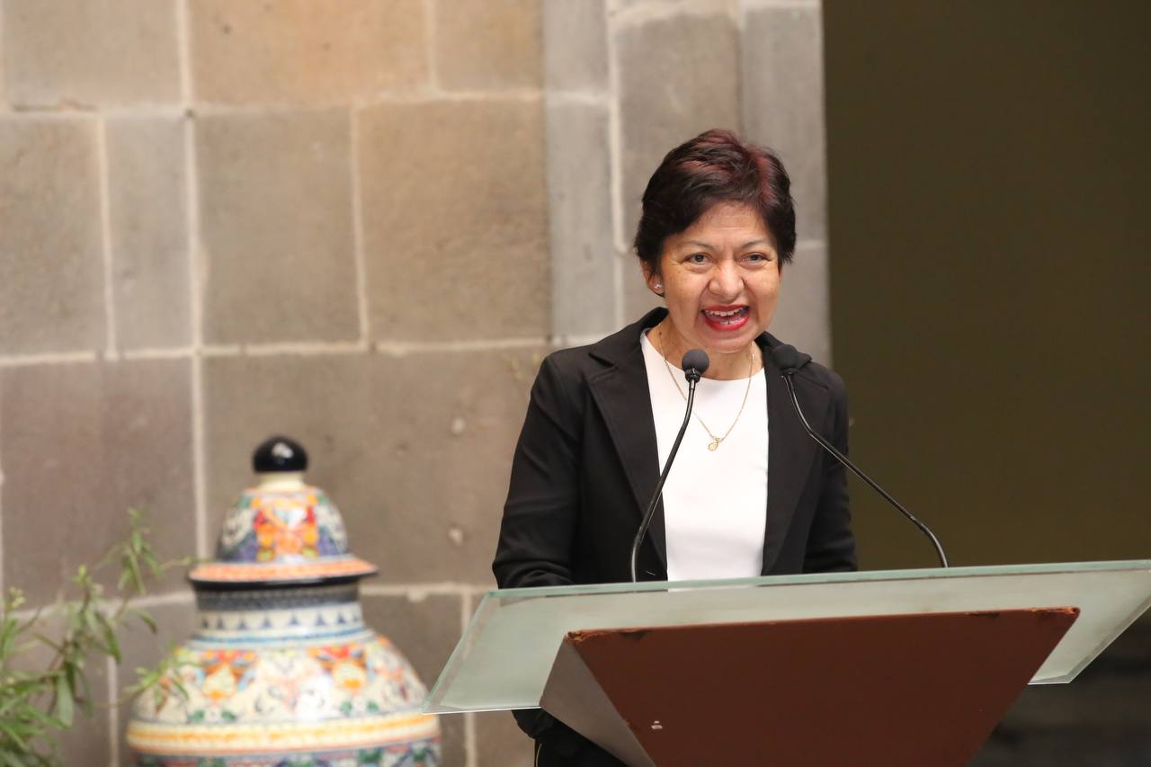 Galardonan como «Poblana Distinguida» a Lilia Cedillo, la primera rectora de la BUAP