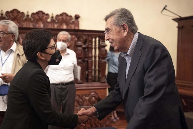 Presenta Cuauhtémoc Cárdenas su libro Por una democracia progresista en la Fenali 2022￼