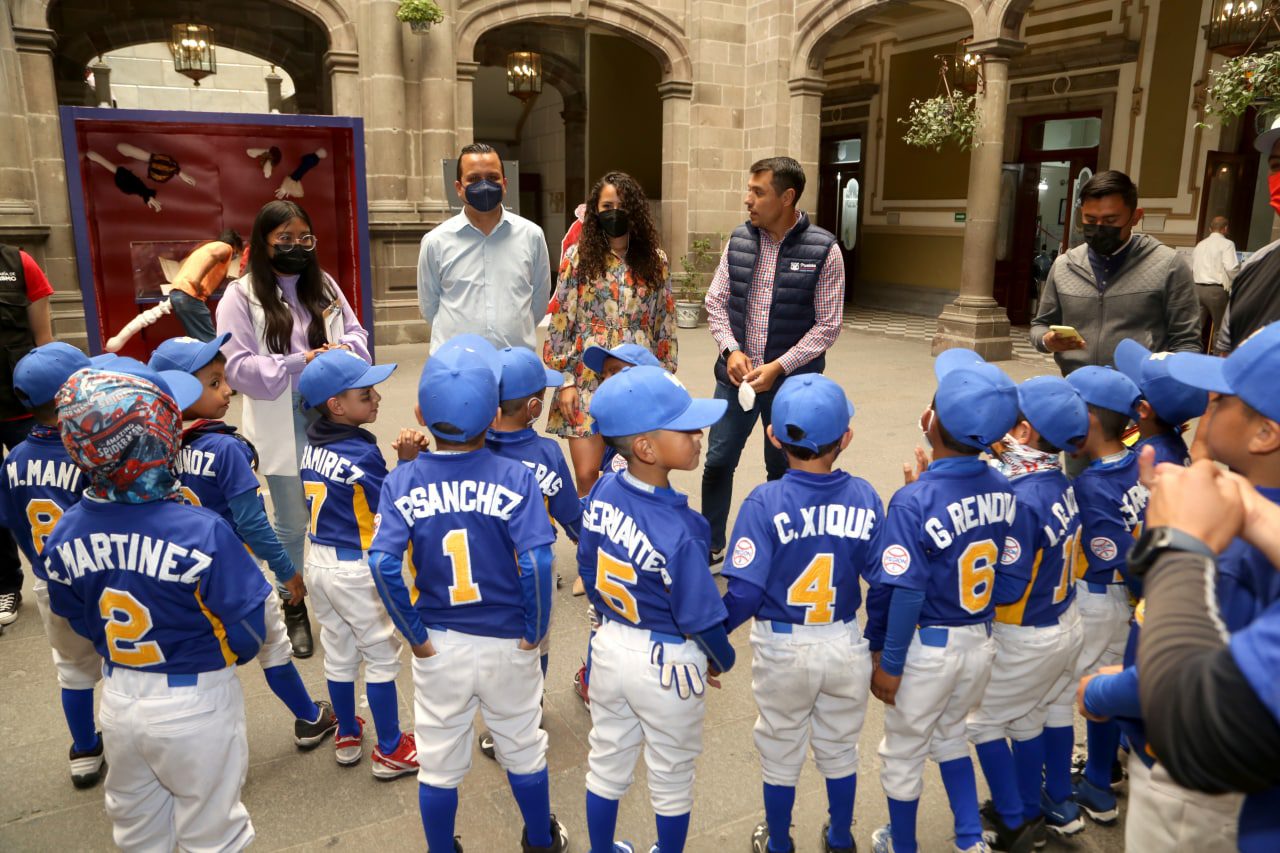 Reciben en el Ayuntamiento de Puebla a promesas deportivas