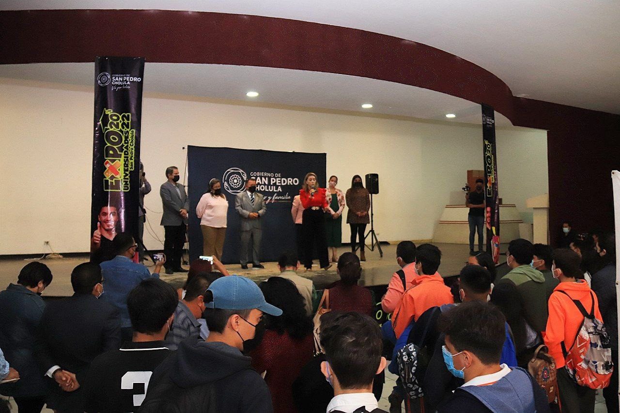 Inaugura Paola Angón Expo Universidades 2022 en San Pedro Cholula