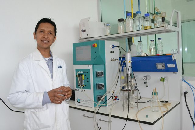 Investigador BUAP estudia microorganismos que inhiben el crecimiento de patógenos￼