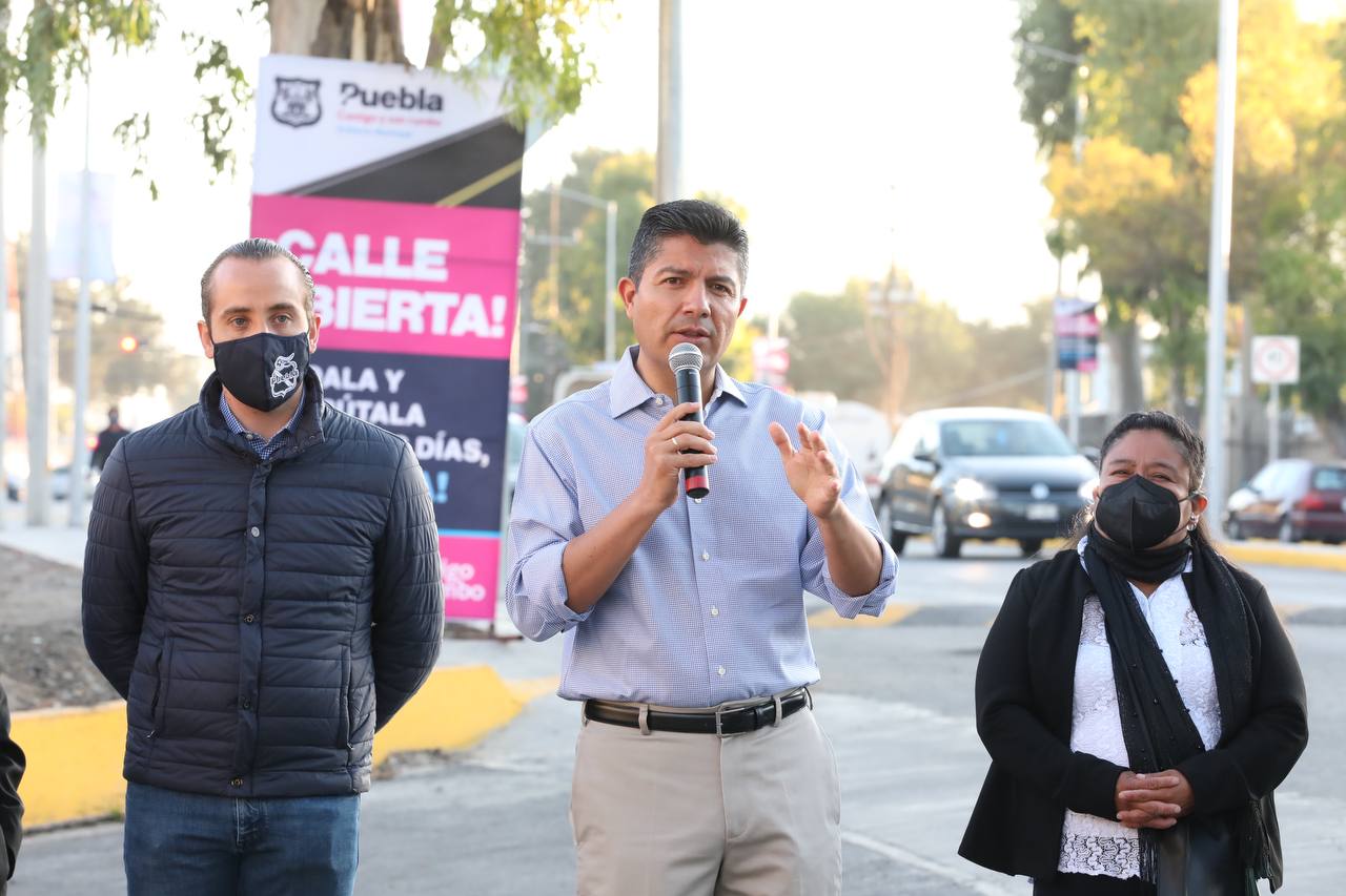 Entrega Eduardo Rivera Pérez rehabilitación de carretera a Manzanilla