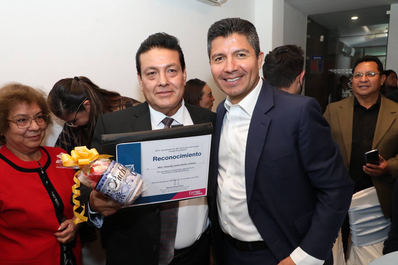 Reconoce Eduardo Rivera labor de las y los maestros en Puebla