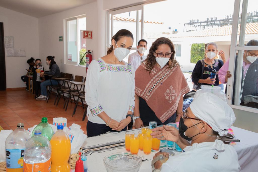 Impulsa SMDIF profesionalización de personas con discapacidad