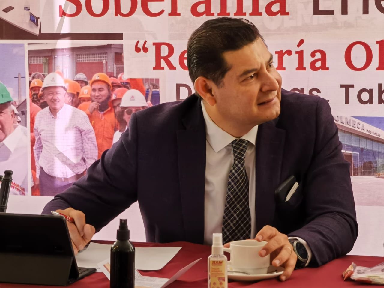 Importaciones de combustible a la baja, gracias a la política energética de AMLO: Armenta