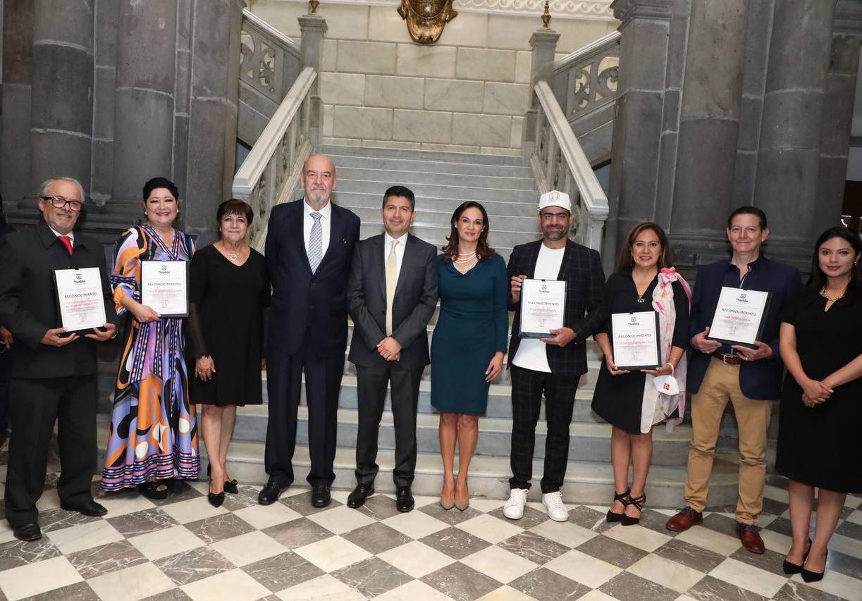 Reconocen Ayuntamiento y Síntesis la labor de actores sociales destacados