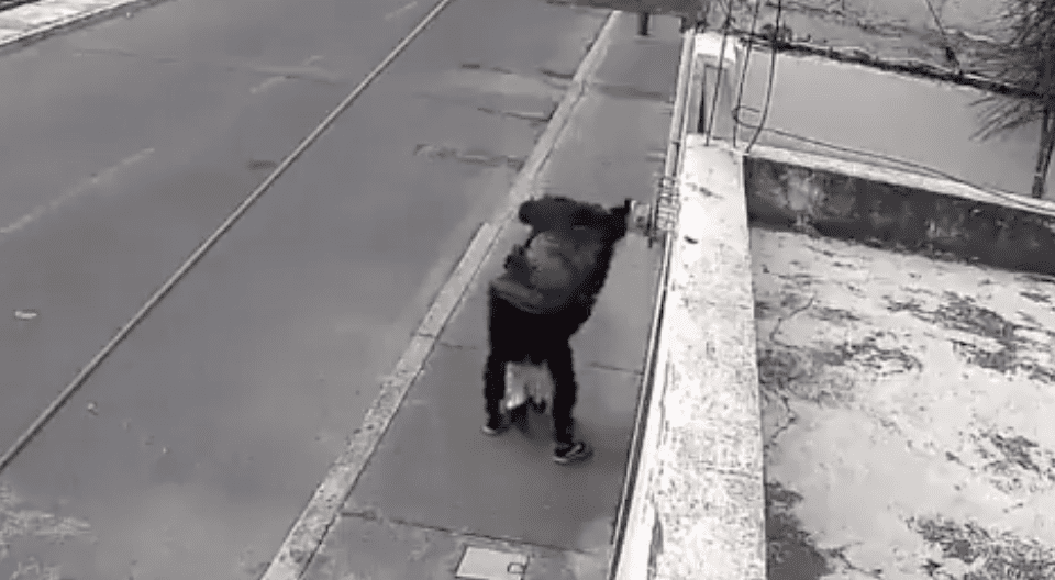 Indignación en redes sociales por sujeto que abusó de una niña en plena calle en Puebla