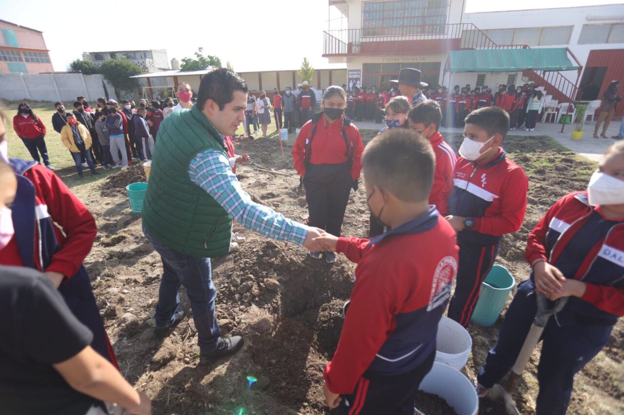 Promueve Ayuntamiento de Chignahuapan la reforestación en escuelas